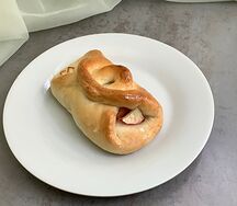 Пирожок с яблоком