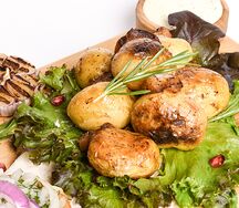 Картошка молодая с салом