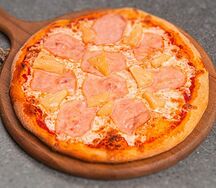 Пицца с ананасом