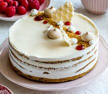 Торт Сметанник с малиной