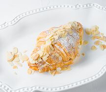 Круассан миндальный