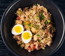 Жареный рис с курицей