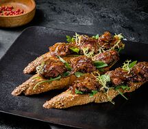Брускетты с куриной печенью