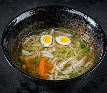 Бульон куриный с домашней лапшой