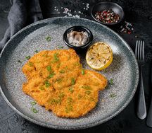 Куриный шницель с грибным соусом