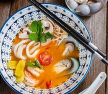 Том ям с морепродуктами