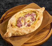 Хачапури по-аджарски с беконом