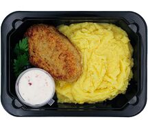 Котлета куриная с картофельным пюре и сливочно-пряным соусом