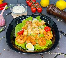 Салат Цезарь с креветками
