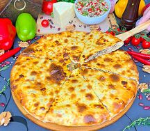 Пирог с мясом и сыром