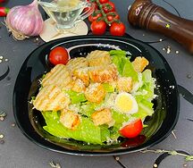 Салат Цезарь с курицей