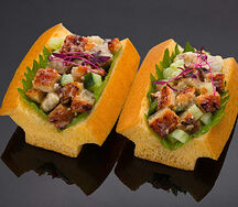 Японский яичный бисквит с копченым угрем в имбироном соусе (2 шт)