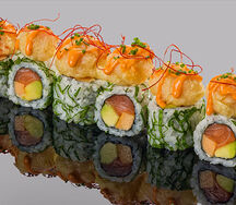 Ролл с тигровой креветкой темпура и соусом Том-ям