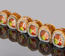 Ролл из камчатского краба, копченого угря и лосося