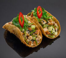 Тако с копченым угрем, огурцом с имбирным соусом (2 шт)