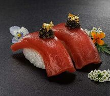 Суши Тунец Блюфин с черной икрой Голд