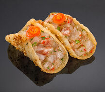 Тако с Сибасом, перцем чили, и соусом Цитронель (2 шт)