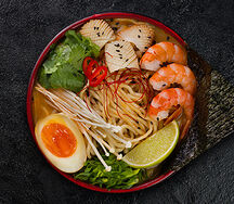 Рамен в стиле том-ям с морепродуктами