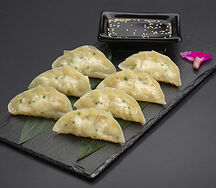 Гедза ручной лепки с камчатским крабом в имбирном соусе