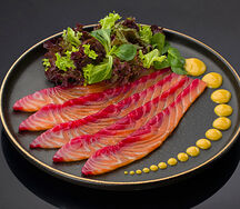 Закуска из лосося Гравлаксс горчично-медовым соусом