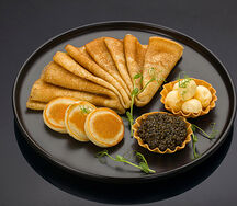 Блины с мини оладушками с осетровой икрой