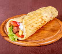 Сувлаки Каламаки в греческой пите