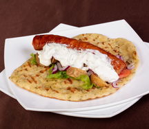 Сувлаки Луканико в греческой пите