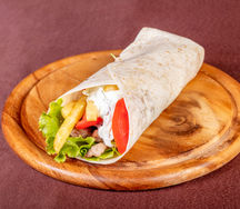 Сувлаки Каламаки в пшеничной лепешке