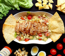 Салат Цезарь с индейкой