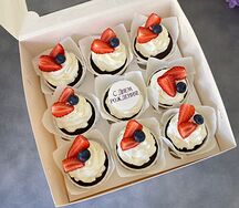 Капкейки на день рождения с ягодами 