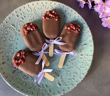 Кейк-попс Шоколадное эскимо с клубникой