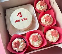 Бенто-торт и капкейки 18 мне уже