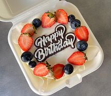 Бенто-торт с шоколадной надписью Happy Birthday 