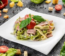 Фетучини с ветчиной и грибами в сливочном соусе