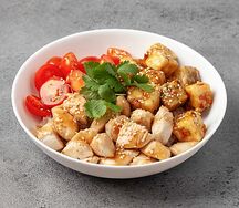 Поке с курицей терияки и хрустящими баклажанами