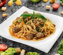 Болоньезе с фрикадельками