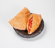 Чебурек с моцареллой, помидором и сладким перцем