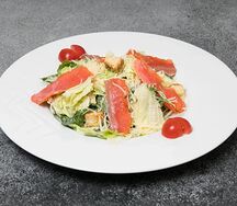 Салат Цезарь с семгой