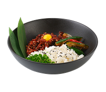 Пулькоги с говядиной, кокосовым рисом и острыми огурцами