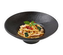 Спагетти с курицей и шпинатом в соусе блю чиз