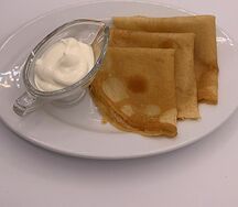 Блины со сметаной