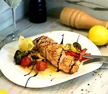 Стейк из сёмги, запеченной с овощами