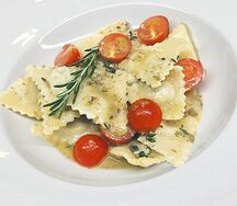 Равиоли с сибасом и сыром дорблю