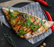 Кальцоне с беконом и копчёным сыром