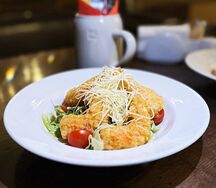 Салат Цезарь с креветками