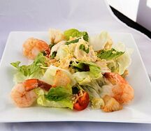 Салат Цезарь с креветками