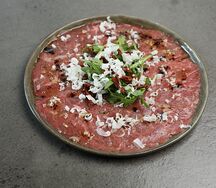 Карпаччо из говядины с сальсой