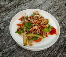 Овощное жаркое с курицей на сырном блинчике