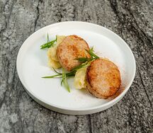 Крабовые котлеты с картофельным пюре