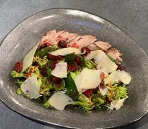 Салат с уткой и пьяной вишней